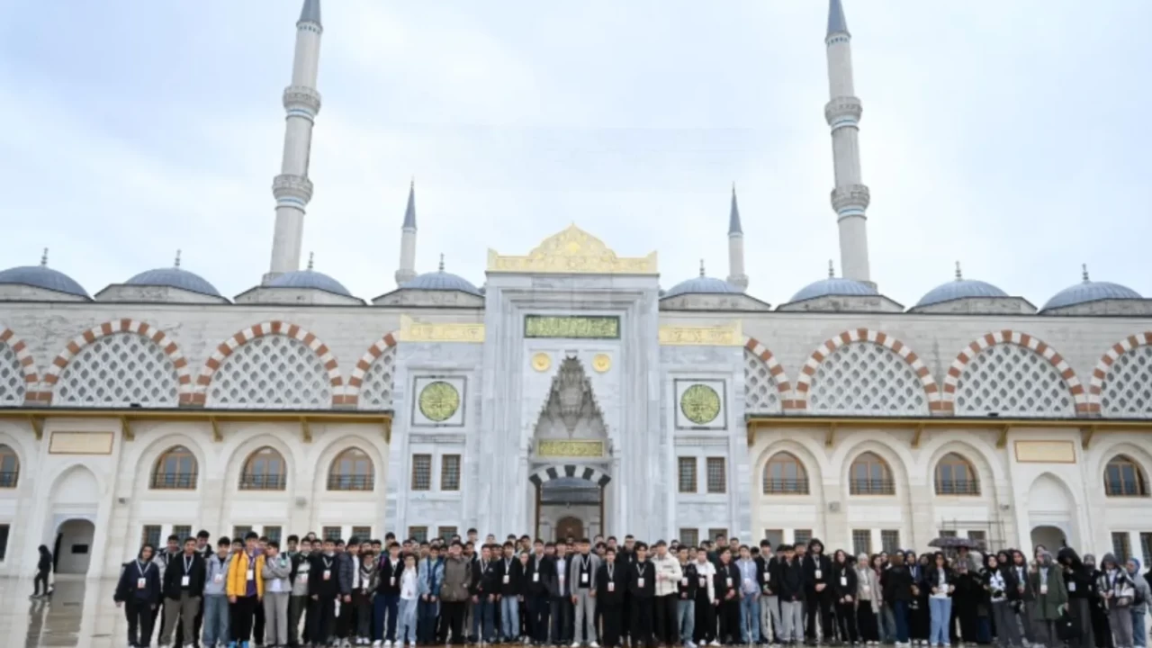 Başkan Altay: Genç seyyah projelerimizle bu yıl 25.920 öğrencimizi daha İstanbul ile buluşturacağız