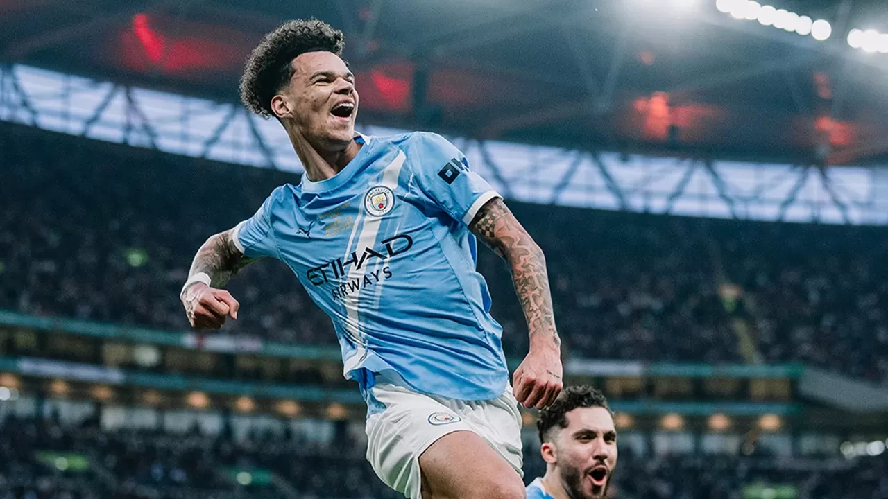 İngiltere Lig Kupası'nda şampiyon Manchester City oldu: Finalde Arsenal'i 2 golle geçti