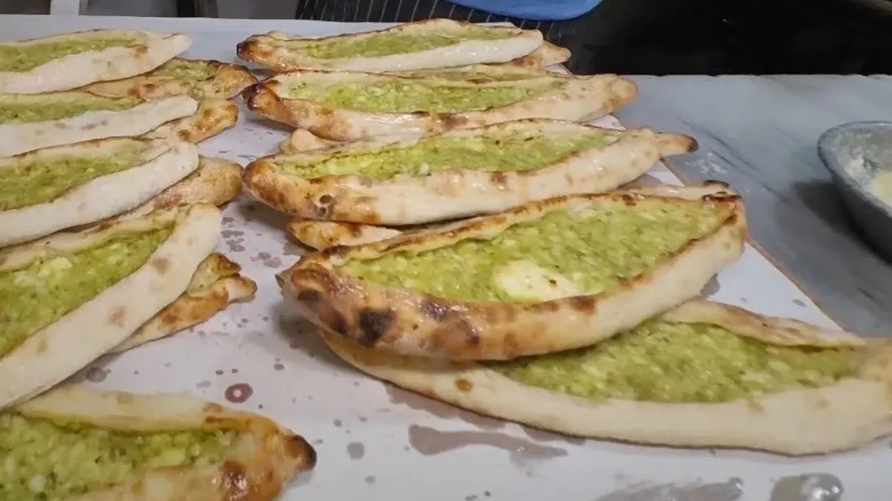 Enfes Şekerli Pide Tarifi | Kahramanmaraş Usulü Cevizli Pide