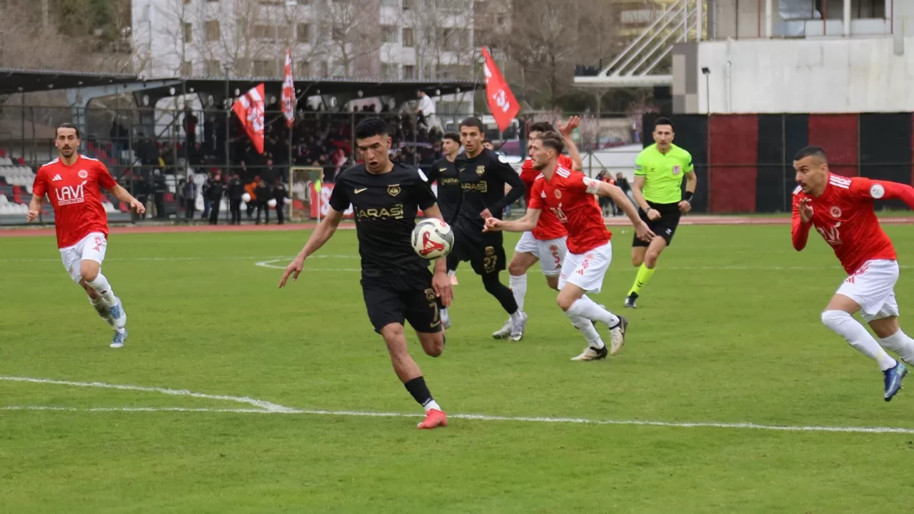 2. Lig’de zirve değişmedi: Bursaspor ve Batman Petrolspor liderliğini sürdürdü