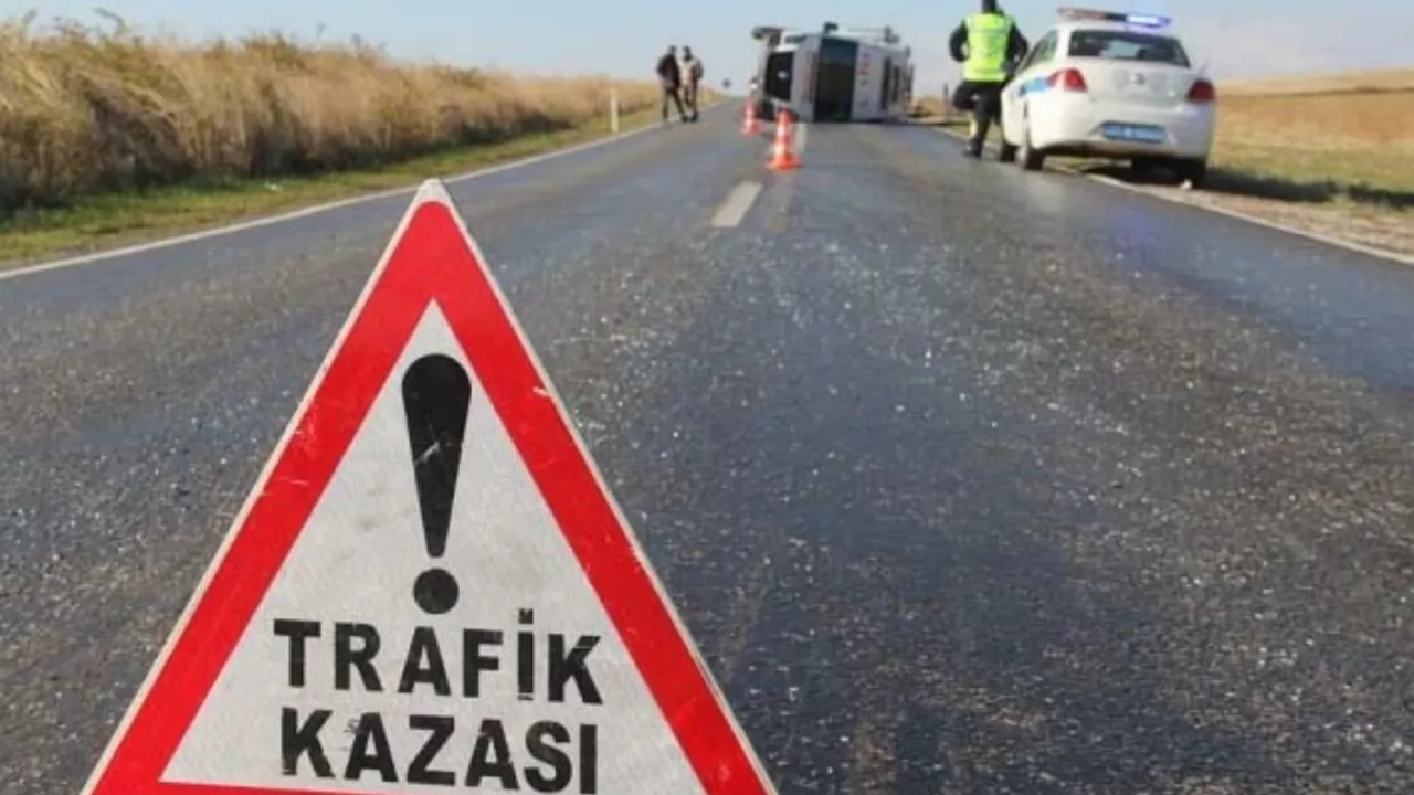 Adana Kozan'da Yolcu Otobüsü Devrildi: 2 Ölü, 19 Yaralı! (2026)