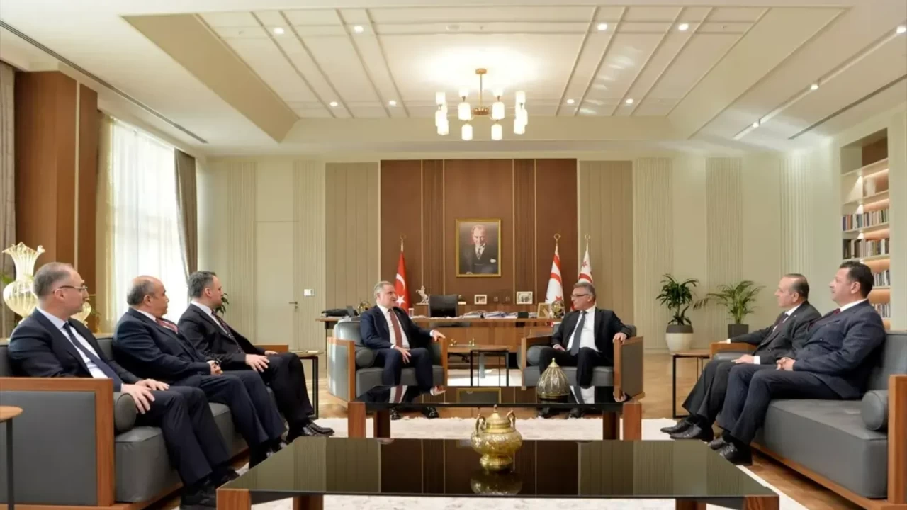 KKTC Cumhurbaşkanı Erhürman, Gençlik ve Spor Bakanı Bak ile görüşme grçekleştirdi