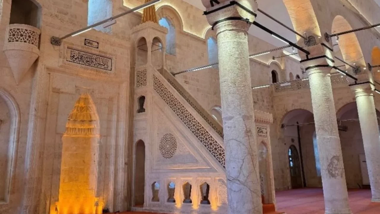 Bakan Ersoy Duyurdu: 3 Tarihi Cami Bayram Namazıyl…