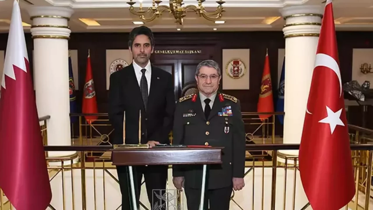 Kahramanların naaşları Türkiye'de: Selçuk Bayraktaroğlu Katar heyetini ağırladı