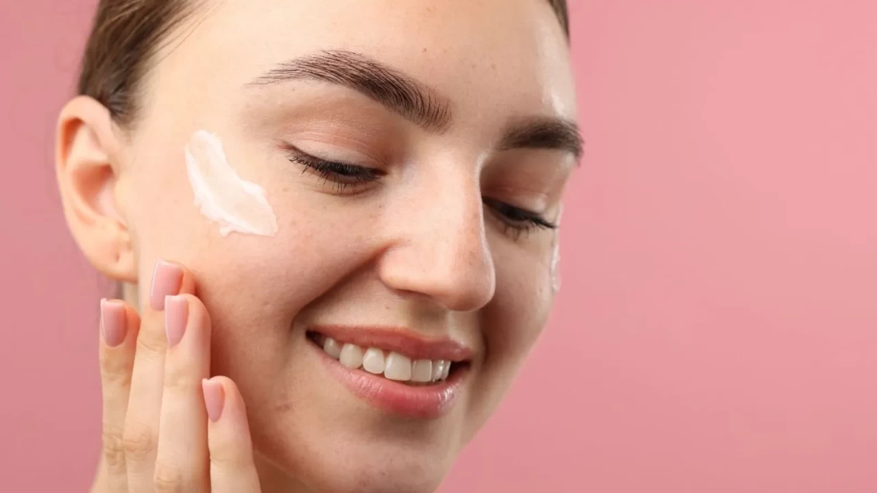 Doğal güzelliğin el kitabı: Maske uygularken altın…