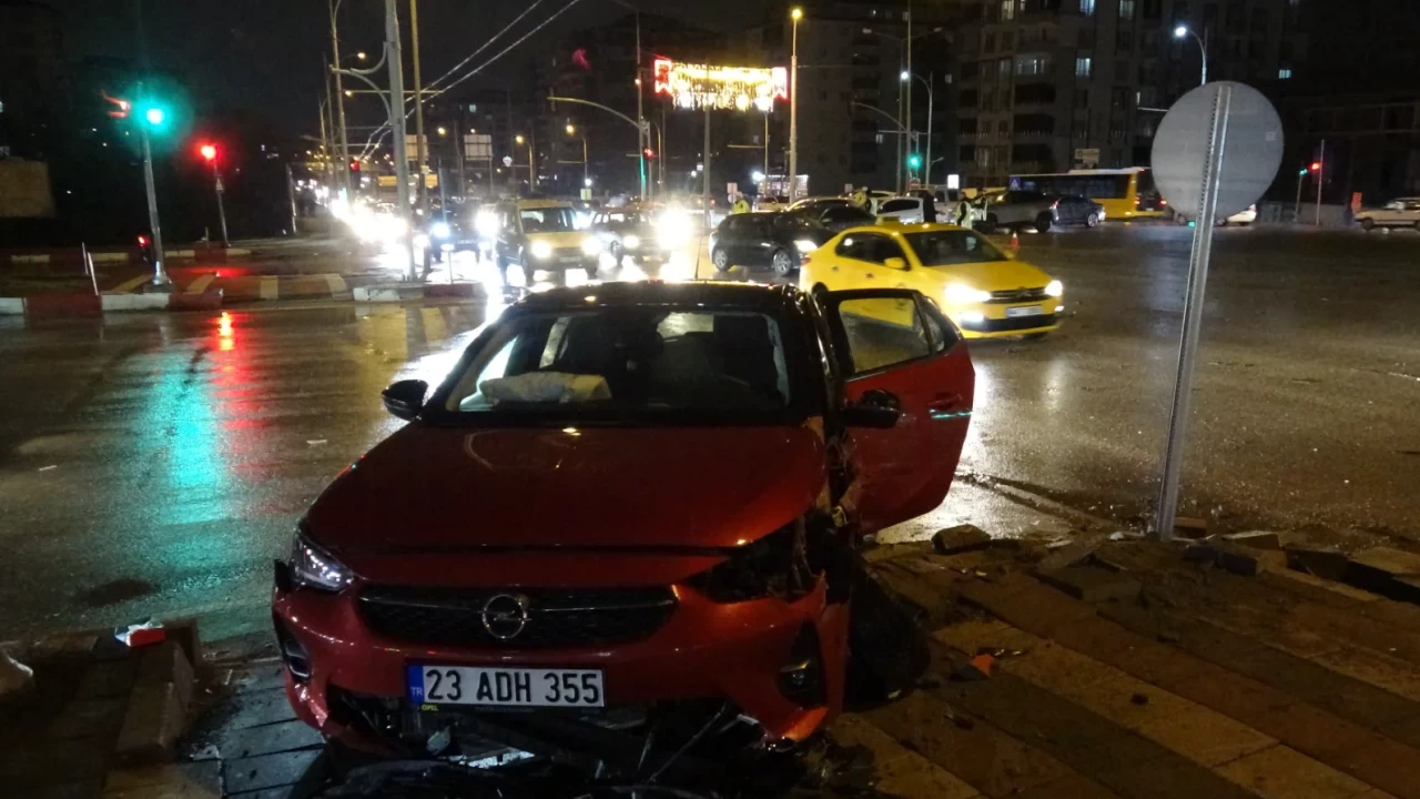 Malatya'da iki otomobil çarpıştı: 5 yaralı