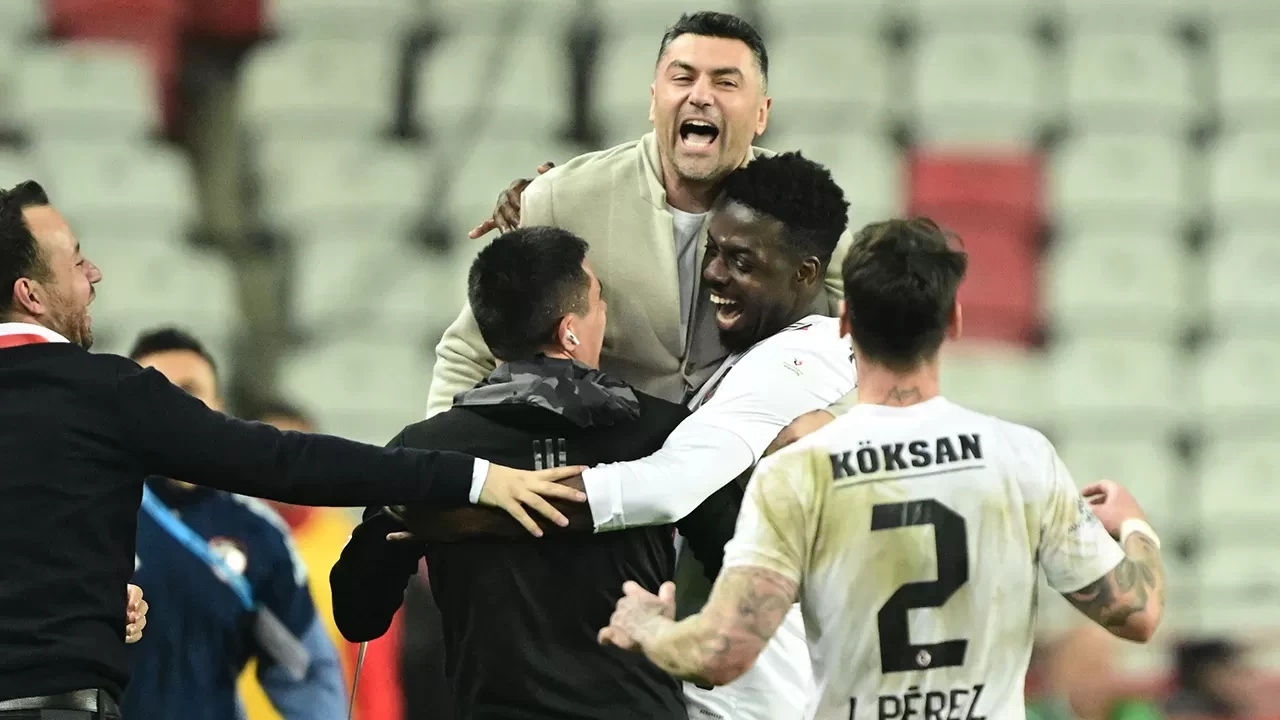 Burak Yılmaz: “Antalyaspor’u iyi analiz ettik, doğru stratejiyle kazandık”