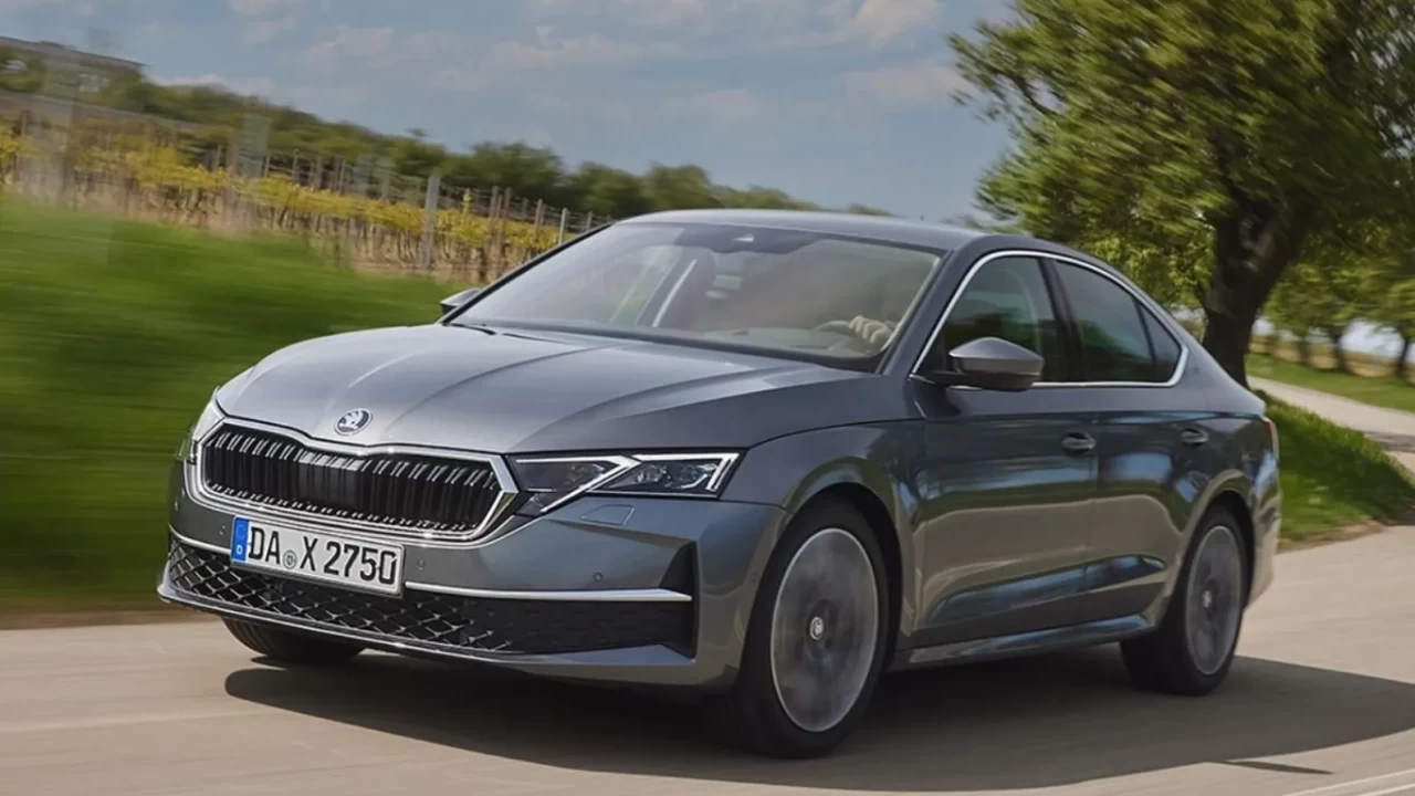 Yeni Škoda Superb Sportline Türkiye'de: Fiyatı ve Özellikleri! (2026)
