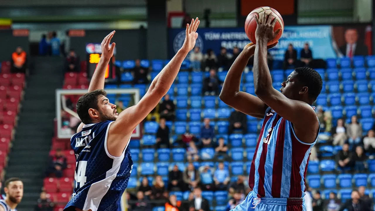 Trabzonspor Basketbol, evinde Bahçeşehir Koleji'ne geçildi
