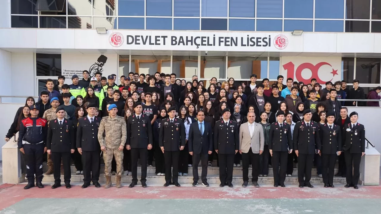 Osmaniye’de öğrencilere Jandarma ve Sahil Güvenlik Akademisi'nden kariyer tanıtımı