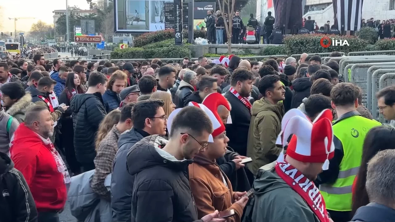 Dünya Kupası play-off yarı finalinde Türkiye-Romanya maçına yoğun ilgi! Biletler tükendi