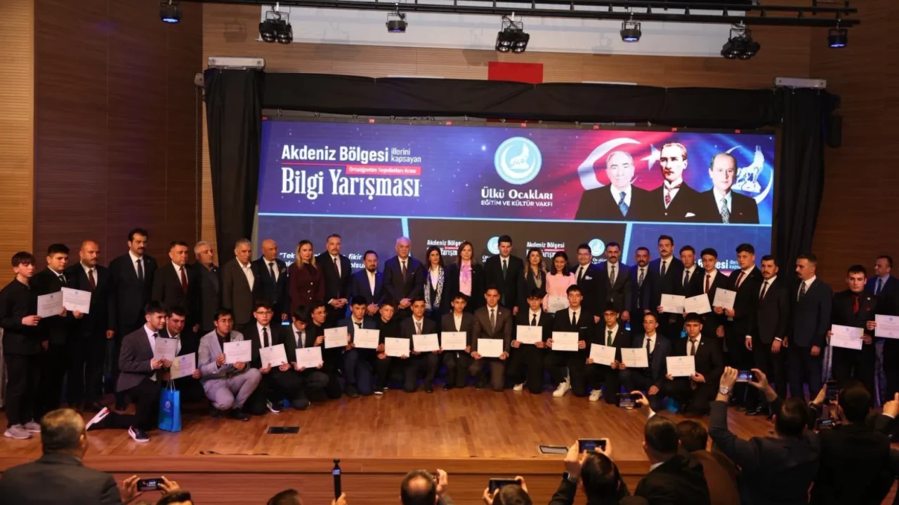 Adana’da bilgi şöleni! Ülkü Ocakları Akdeniz Bölge Finali gerçekleşti