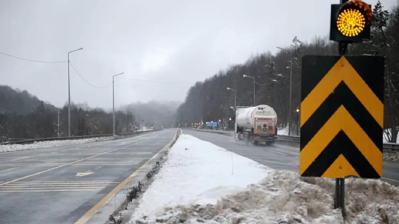 Kış tatili yapacaklara güzel haber! Kartalkaya'da kar 2 metreye ulaştı
