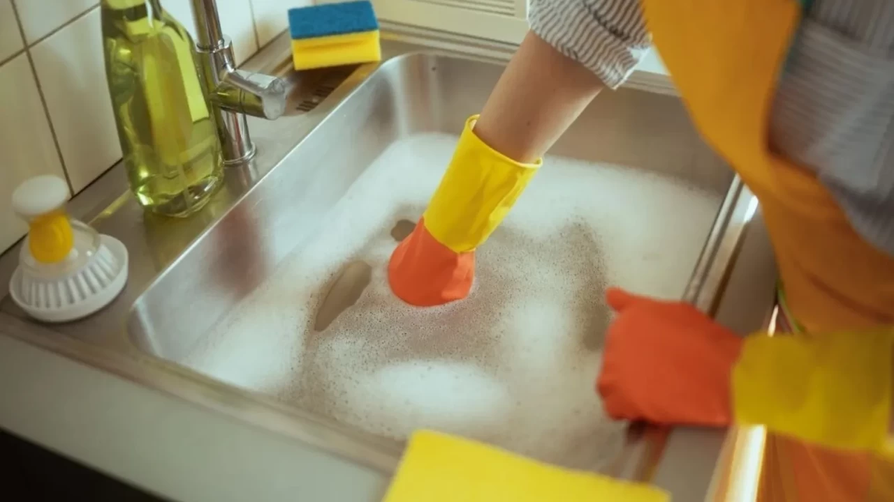 Tıkanmış giderler için eski usta yöntemi!