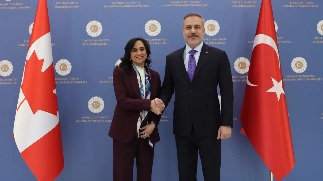 Ankara'da kritik diplomasi: Hakan Fidan Kanadalı Mevkidaşı ile bir araya geldi