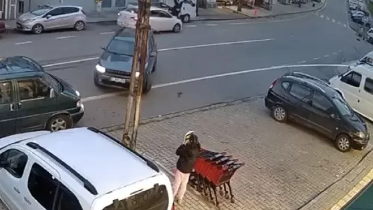 Trabzon'da otomobil çarpan genç kadının durumu kritik! Kaza anı güvenlik kamerasında