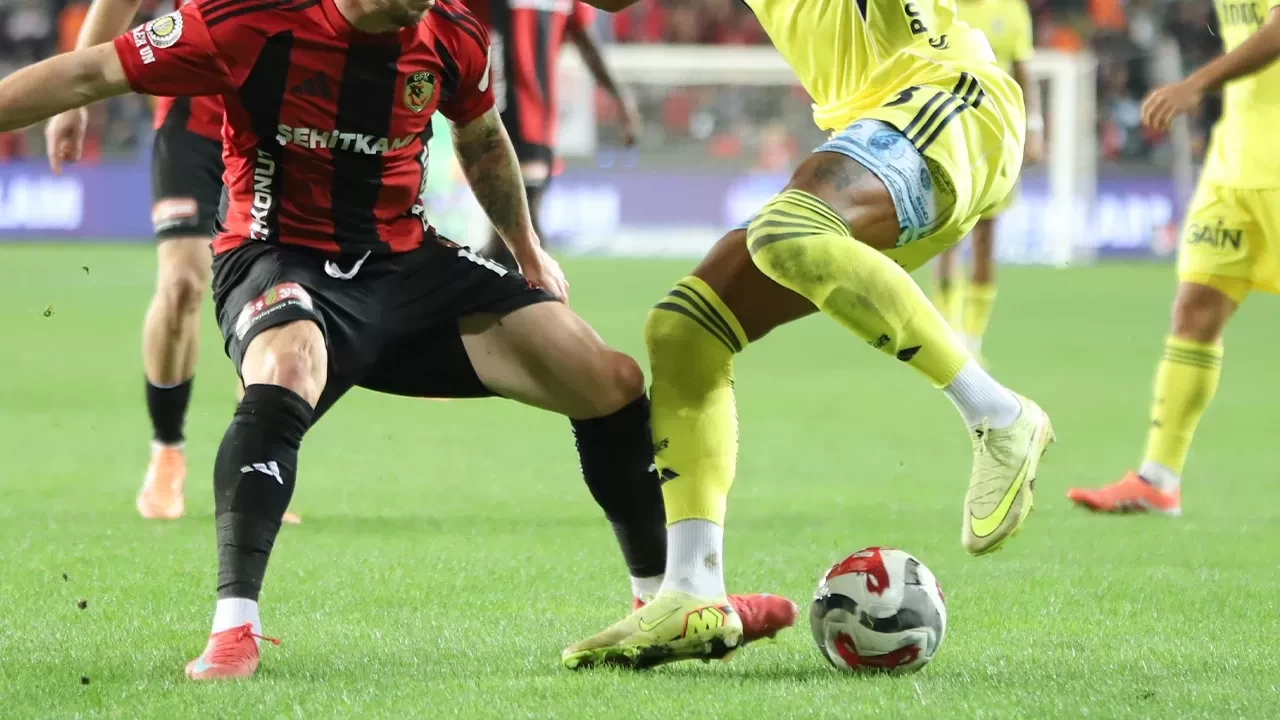 Süper Lig'de Fenerbahçe-Gaziantep FK maçının ilk 11'leri belli oldu