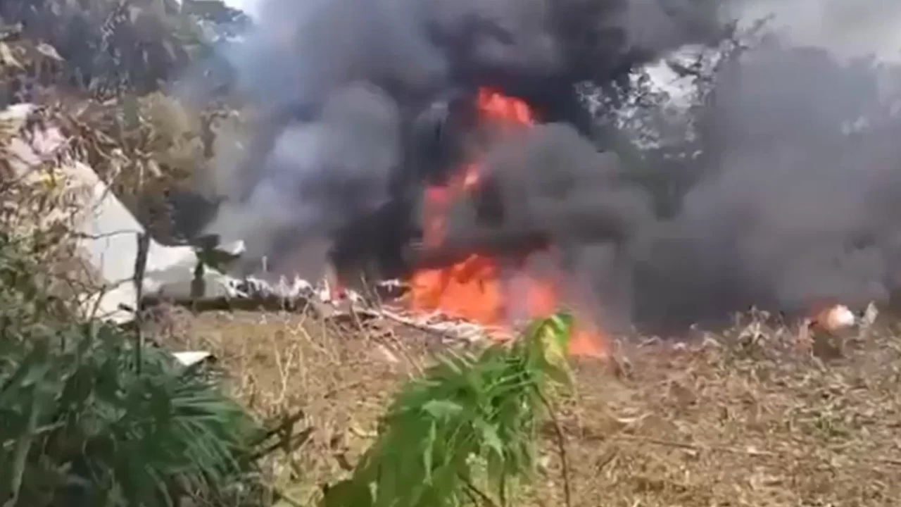 Kolombiya'da C-130 Hercules kargo uçağı düştü! Acil müdahale ekipleri bölgeye sevk edildi