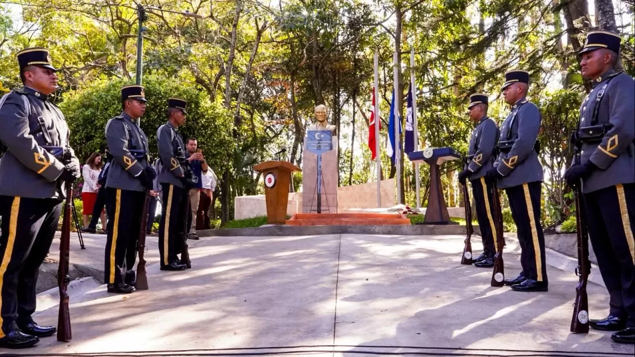 TİKA'nın desteğiyle El Salvador'da 'Türkiye Parkı' açıldı