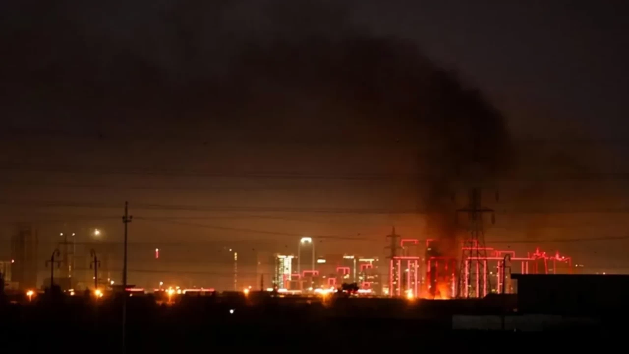 İran’dan ABD’ye Misilleme Uyarısı: “Sanayi Tesislerini Boşaltın”