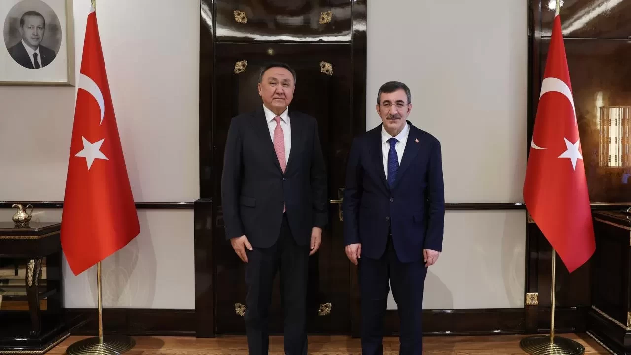 Cumhurbaşkanı Yardımcısı Yılmaz, TDT Genel Sekreteri Ömüraliyev'i kabul etti
