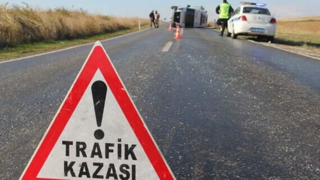 Tuzla’da dehşet: Kayganlaşan yolda 2 otomobil çarpıştı, çok sayıda yaralı var!