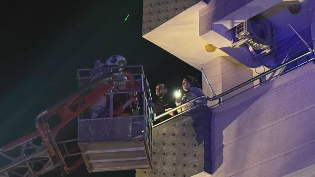 Hatay'da yürekler ağıza geldi! 5 katlı binada yangın çıktı: 30 kişi kurtarıldı