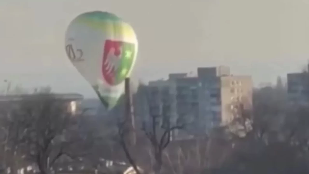 Polonya’da balon binaya çarptı: Şampiyon pilot çatıda can verdi!