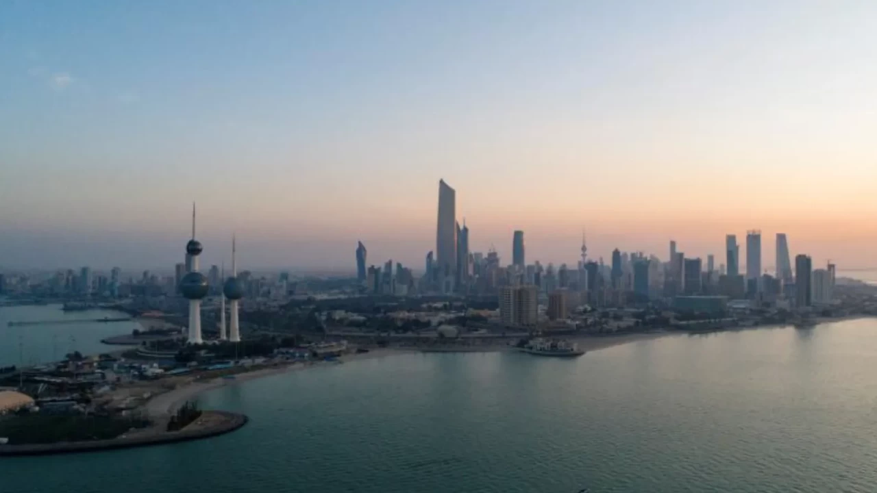 Kuveyt'te füze alarmı: Hava savunma sistemleri devreye girdi