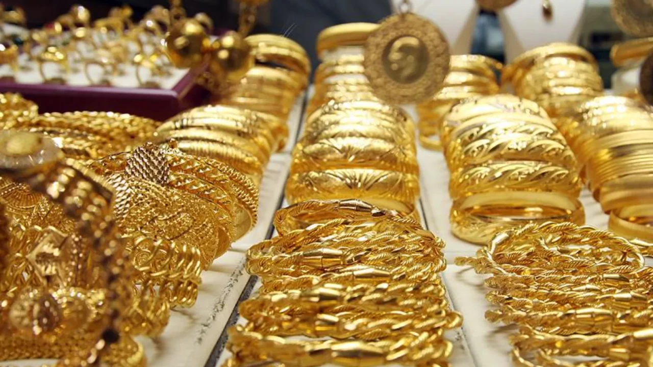 Altın fiyatlarında haftanın son gününde sert düşüş