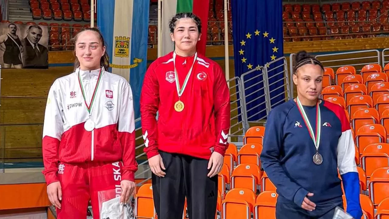 Milli güreşçilerden Dan Kolov Turnuvası’nda 11 madalya