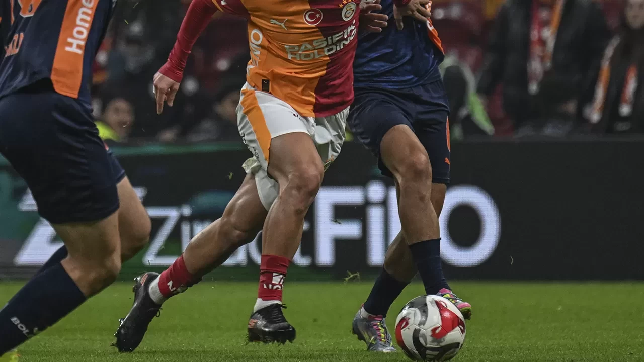 Süper Lig'deki Galatasaray-Başakşehir maçının ilk 11'leri belli oldu