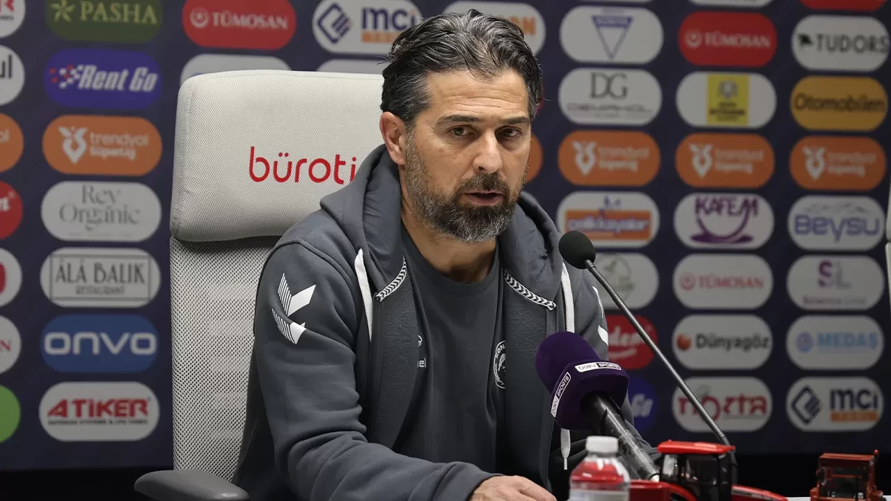 İlhan Palut’tan VAR tepkisi: “Adil’in pozisyonunun çağrılması tarihi VAR skandallarından biri”