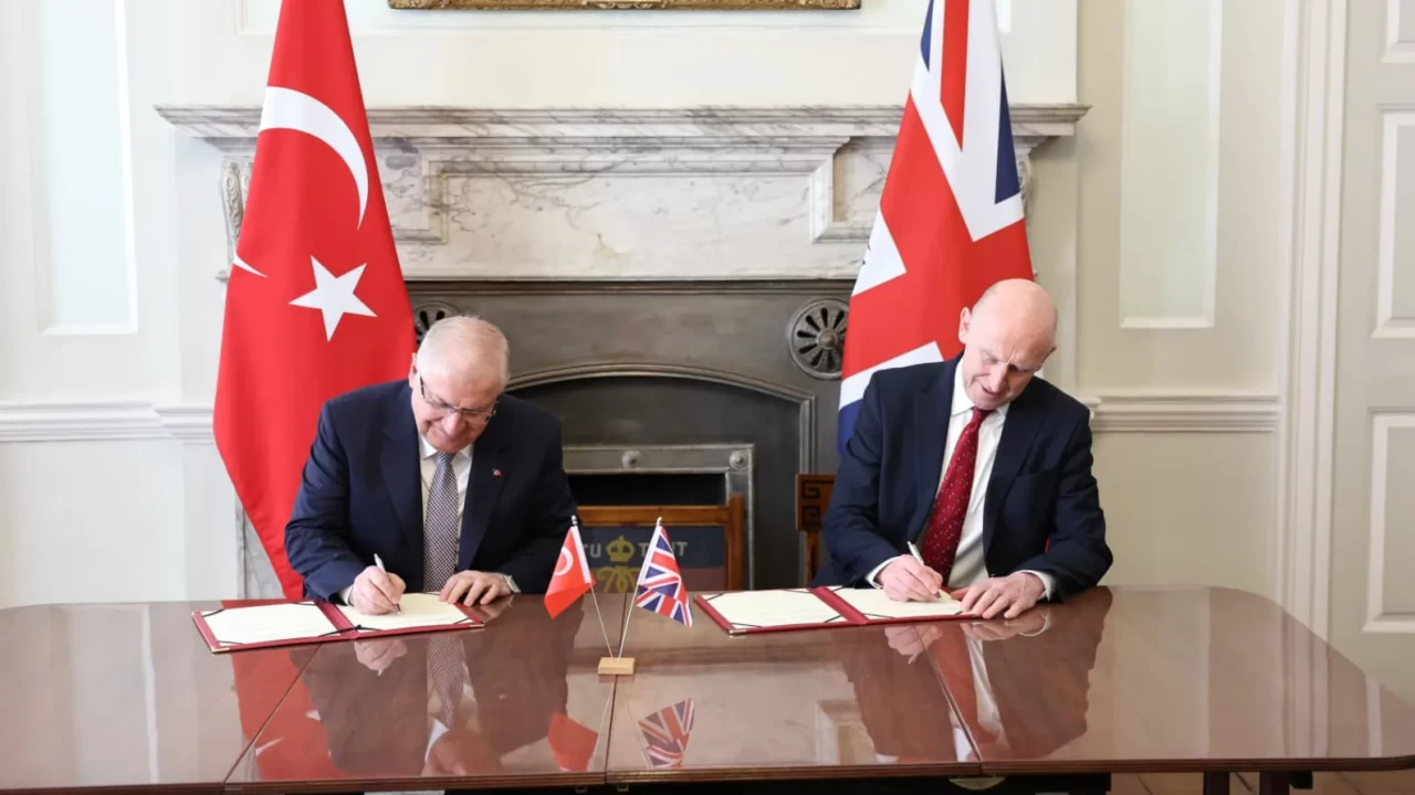 Milli Savunma Bakanı Güler Londra'da: Eurofighter projesi için imzalar atıldı