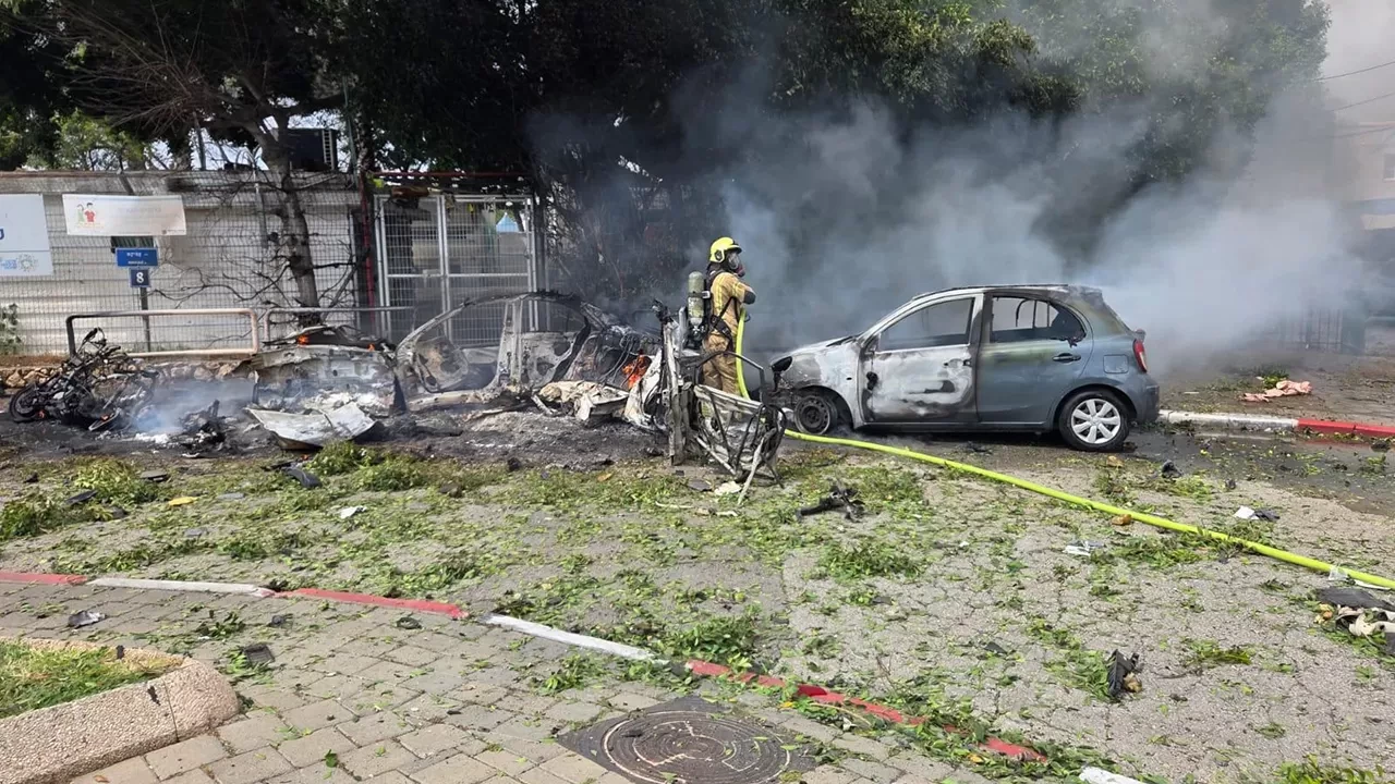 İran'dan Tel Aviv'e füze saldırısı: Dumanlar yükseldi!