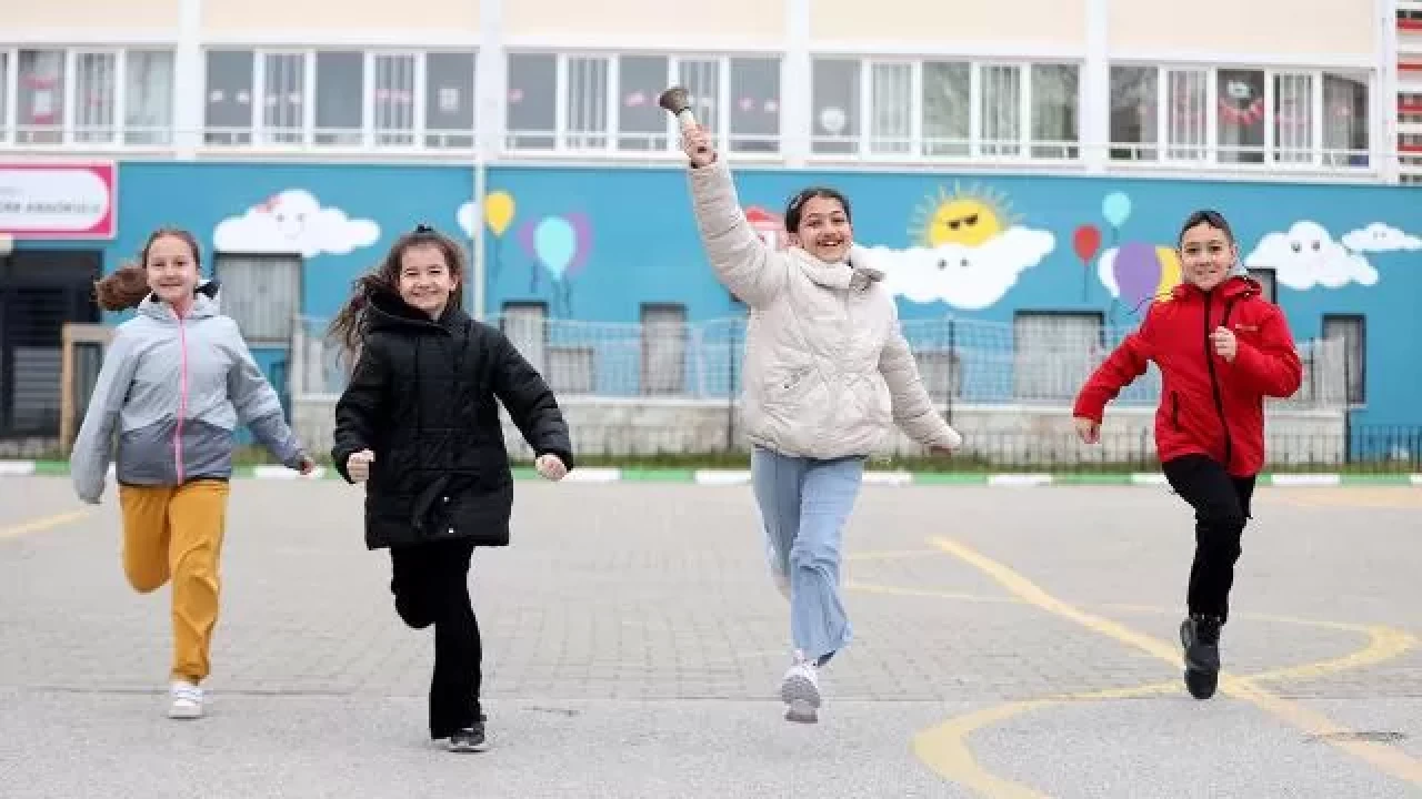 Ders zili yeniden çaldı