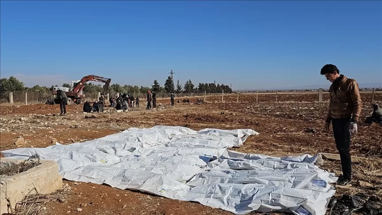 Suriye'de iç savaşın izleri... Toplu mezar bulunu!