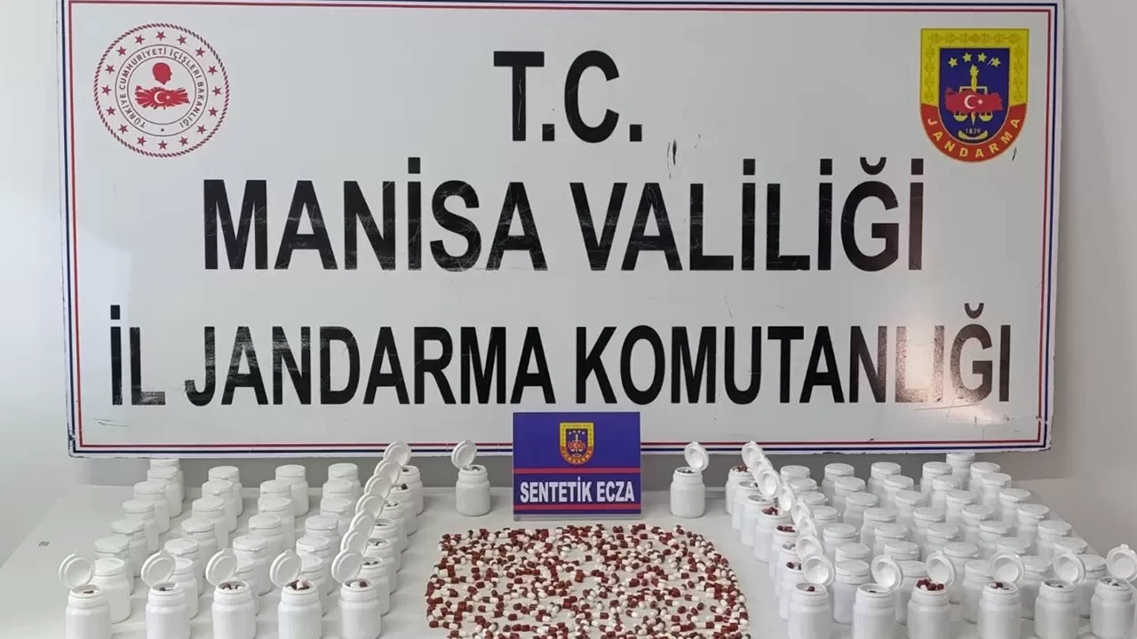 Manisa'da yasaklı madde operasyonu:  5 bin 110 sentetik ecza hap ele geçirildi