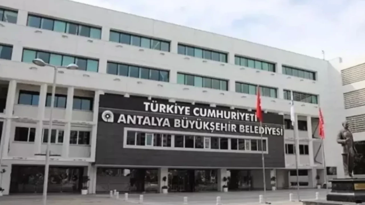 Antalya Büyükşehir Belediyesi’deki rüşvet davasında ara karar: Muhittin Böcek ve oğlunun tutukluluğu devam edecek