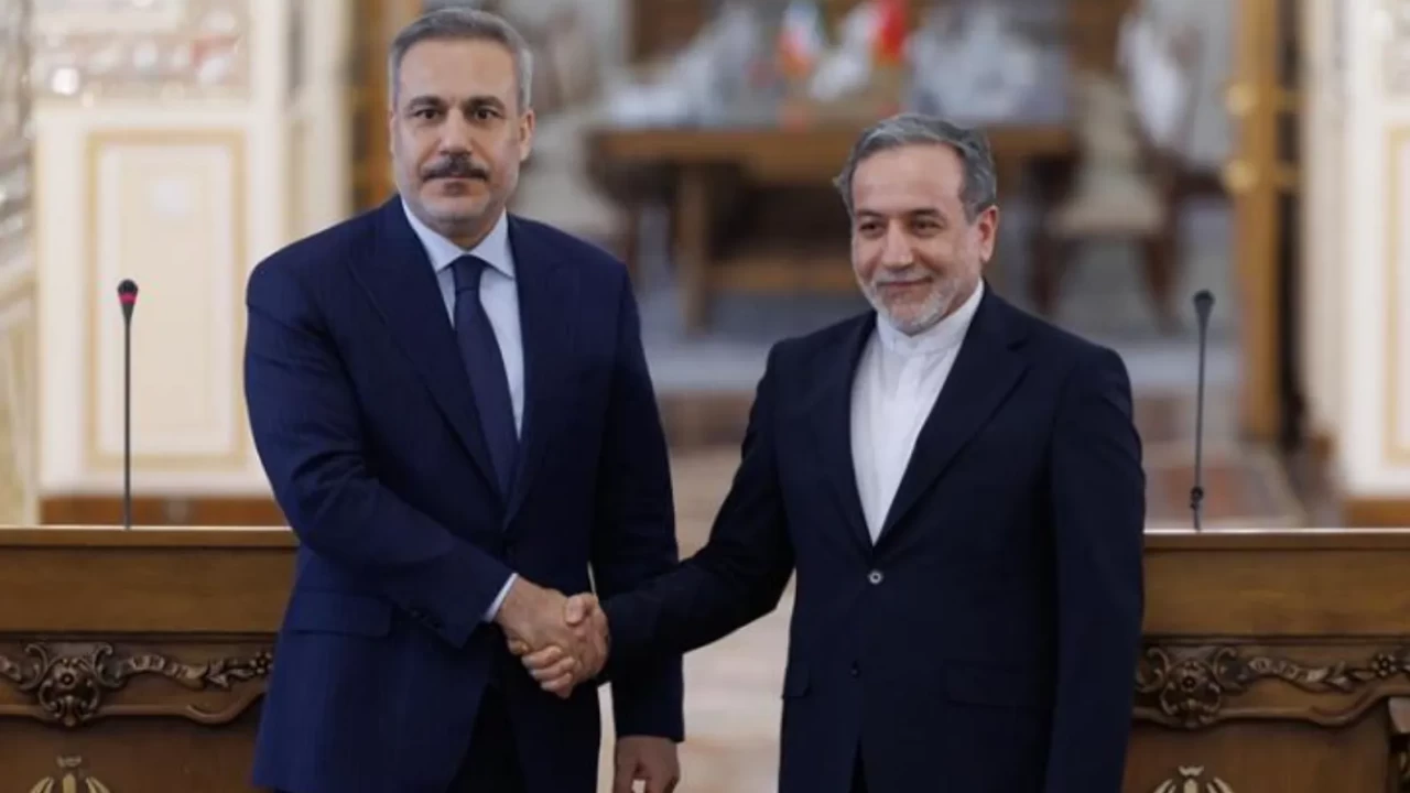 Bakan Fidan’dan kritik savaş mesaisi: İran Dışişleri Bakanı Abbas Arakçi ile telefonda görüştü