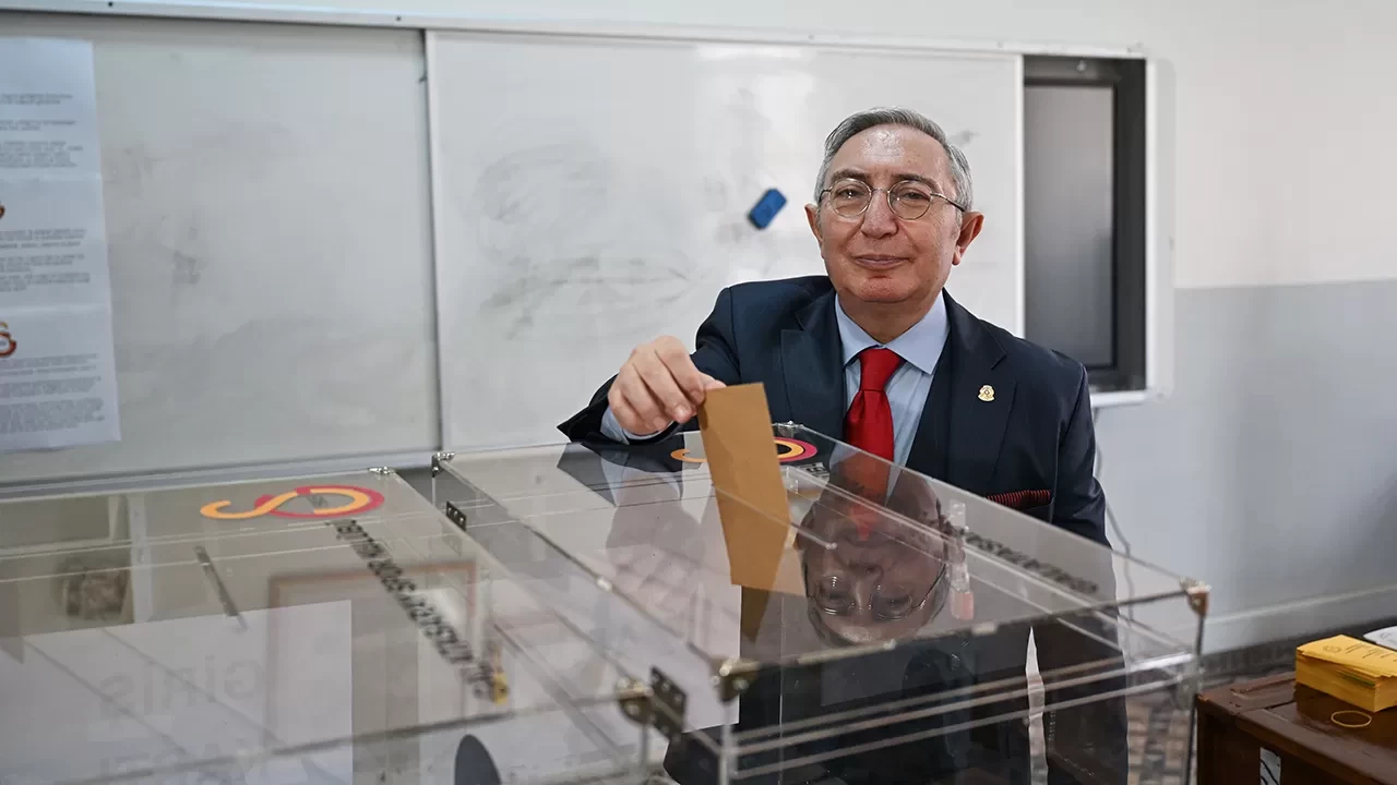 Galatasaray'da divan kurulu başkanlığına yeniden Aykutalp Derkan seçildi