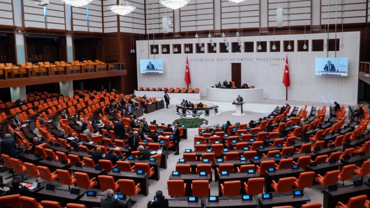 Sosyal medyaya ve doğum iznine yönelik düzenlemeleri de içeren kanun teklifi TBMM Genel Kurulunda