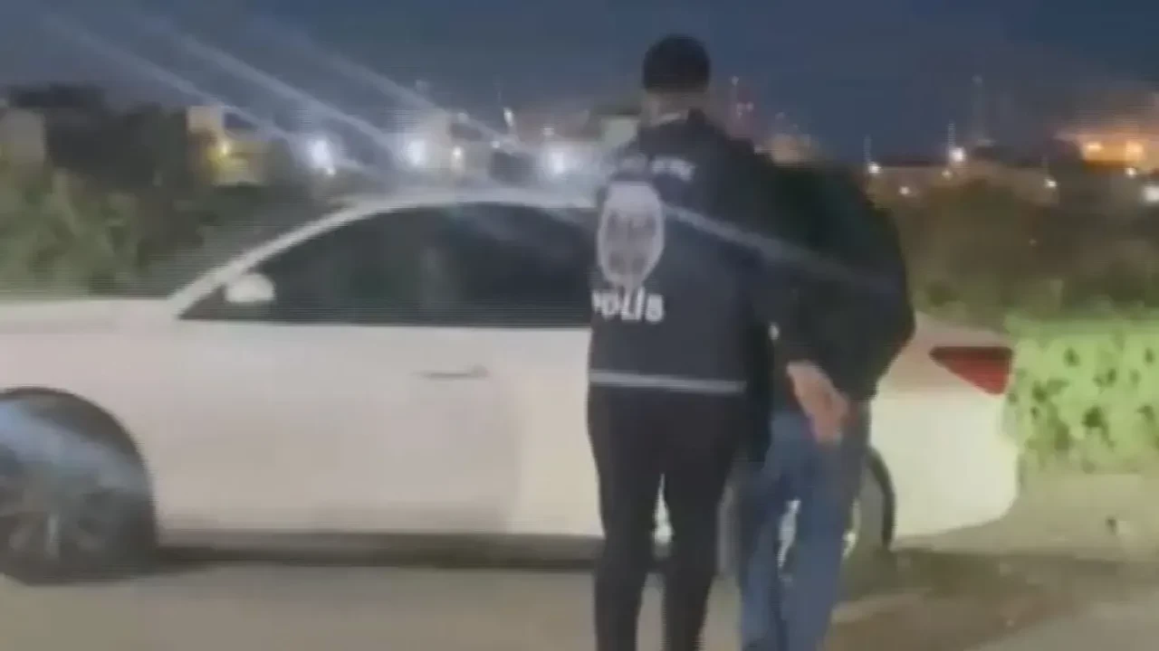 Polis yeleği giyip sosyal medyadan canlı yayın açmıştı! Şüpheli adliyeye sevk edildi