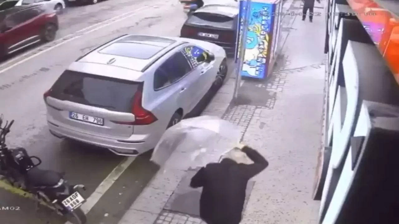 Eskişehir’de görülmemiş kaza: Rüzgarın patlattığı cam başına isabet etti