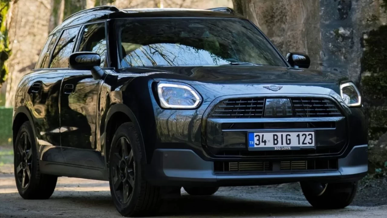 Yeni MINI Countryman Özel Versiyonları: Dark ve Trail Edition Fiyatları