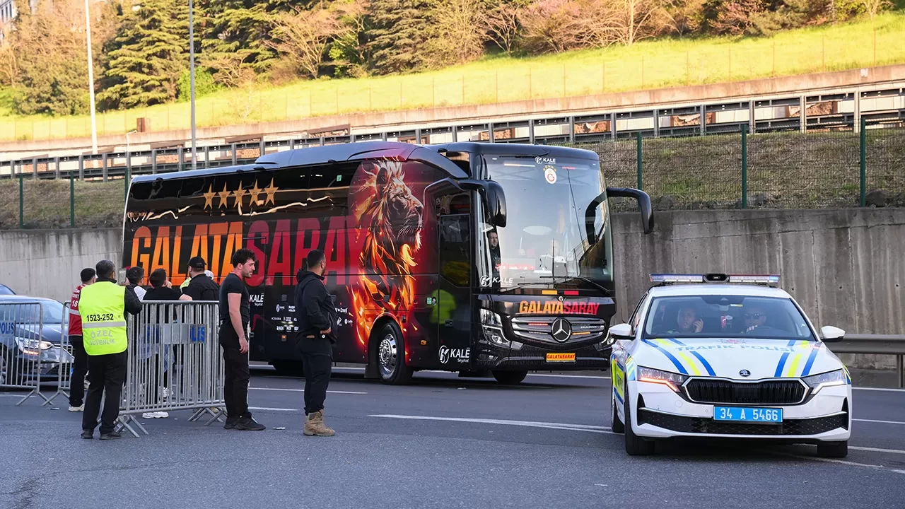 Galatasaray derbi maçı için stada ulaştı