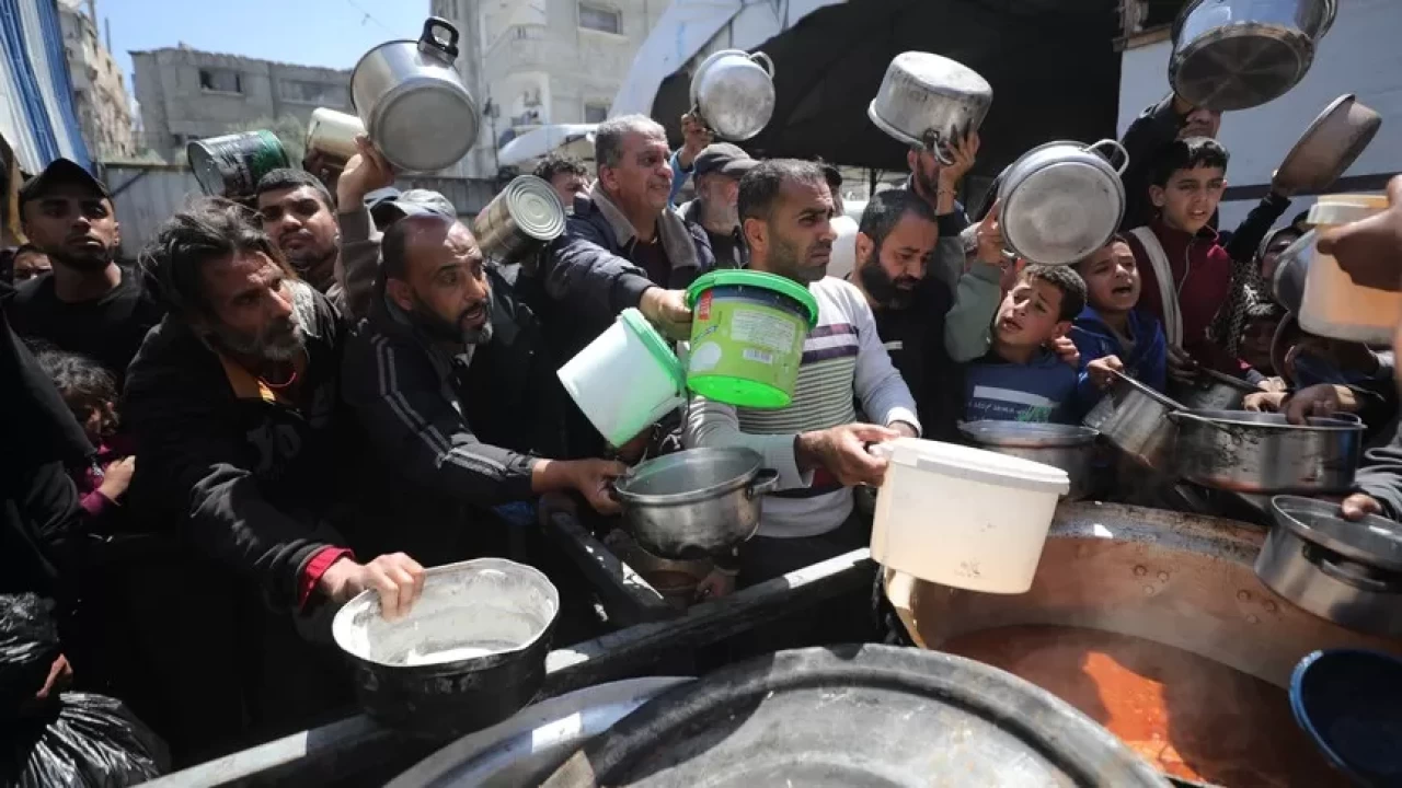 Fİlistinli yetkili isyan etti: Gazze’ye “Coca-Cola ve Nutella” yardımı iddiası