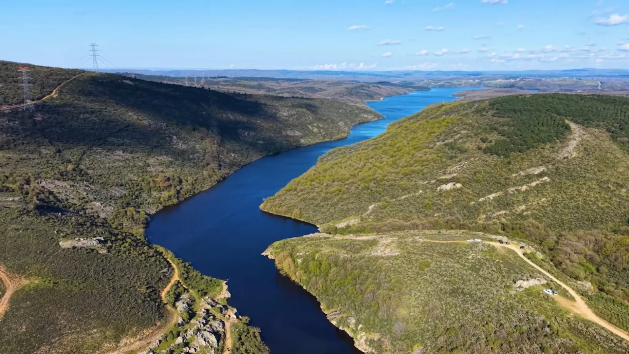 Ömerli Barajı'nda tablo gibi manzara! Dronla çekilen görüntüler büyüledi