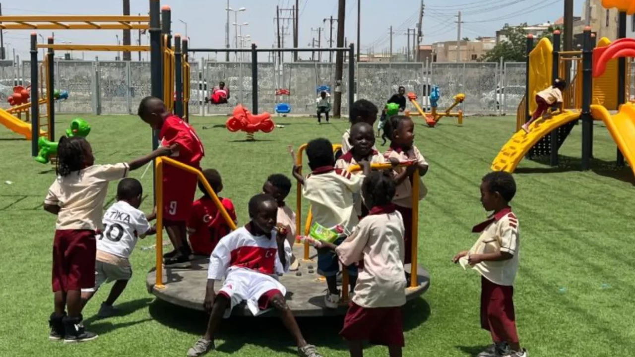 TİKA’dan Sudan’da vefa projesi: Çocukların yüzü Türkiye ile güldü!