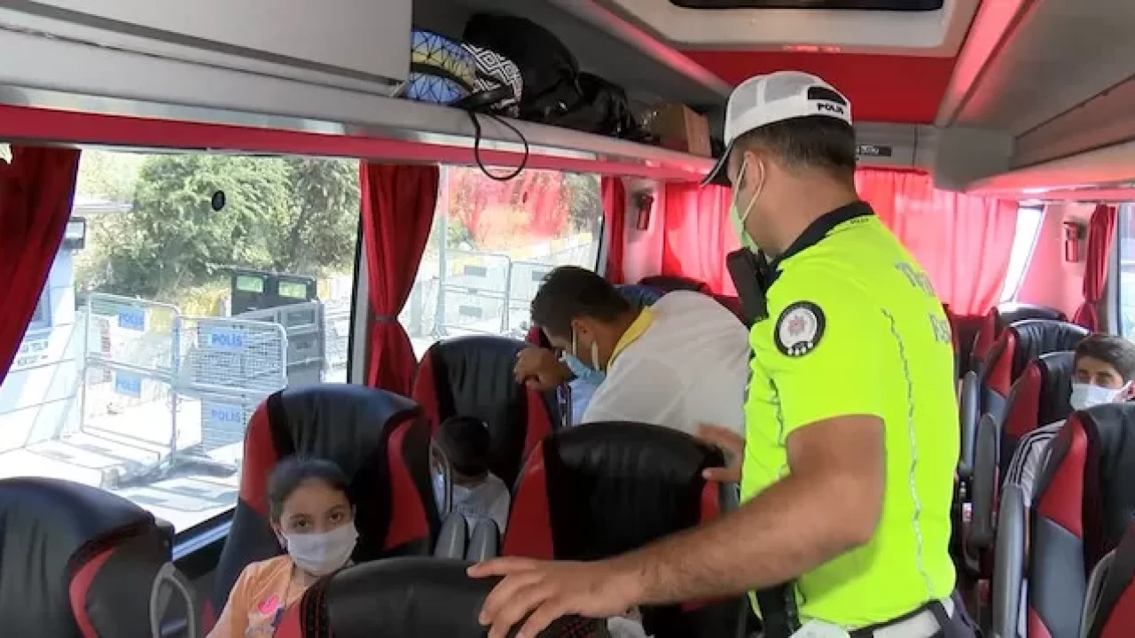 Polis kontrolünde kan donduran olay: Uyuyor sanılan yolcunun öldüğü anlaşıldı